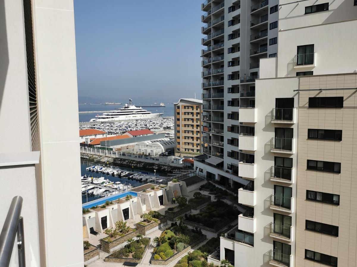 Kings Wharf Quay29 - Large Studio Apartment With 3 Pools - Gym - Rock Views - Holiday And Short Let Apartments In ยิบรอลตาร์ ภายนอก รูปภาพ