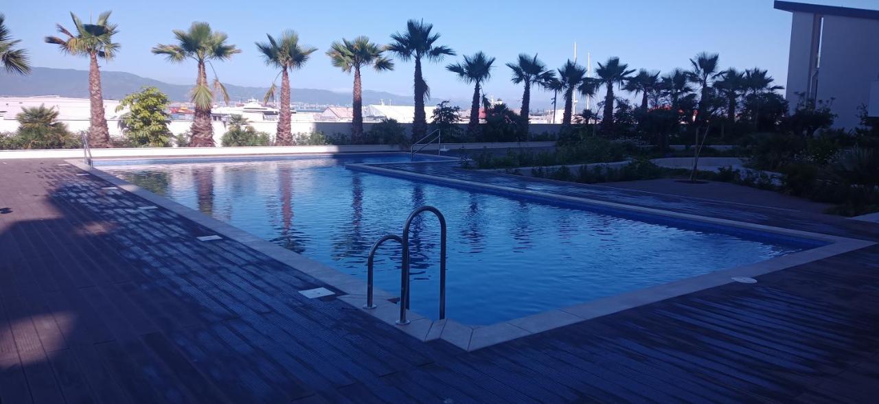 Kings Wharf Quay29 - Large Studio Apartment With 3 Pools - Gym - Rock Views - Holiday And Short Let Apartments In ยิบรอลตาร์ ภายนอก รูปภาพ