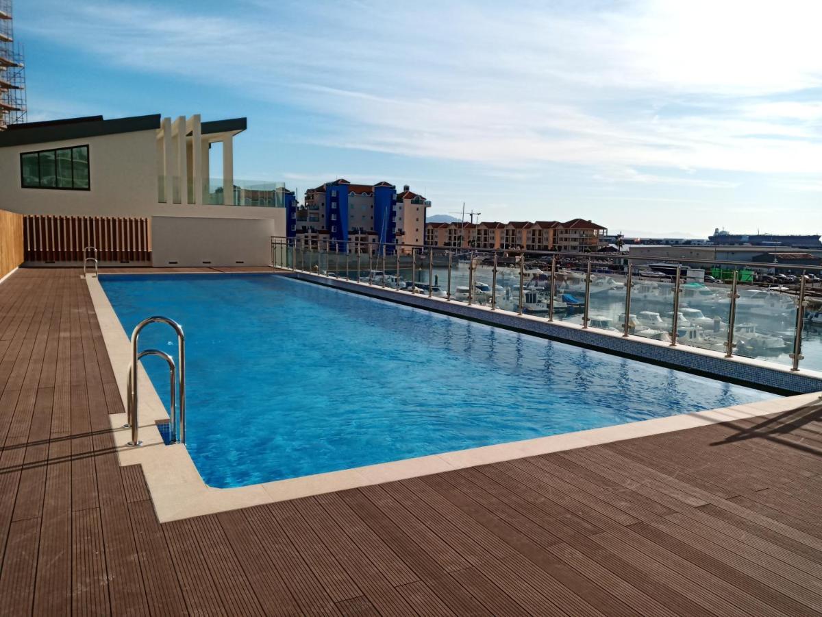 Kings Wharf Quay29 - Large Studio Apartment With 3 Pools - Gym - Rock Views - Holiday And Short Let Apartments In ยิบรอลตาร์ ภายนอก รูปภาพ