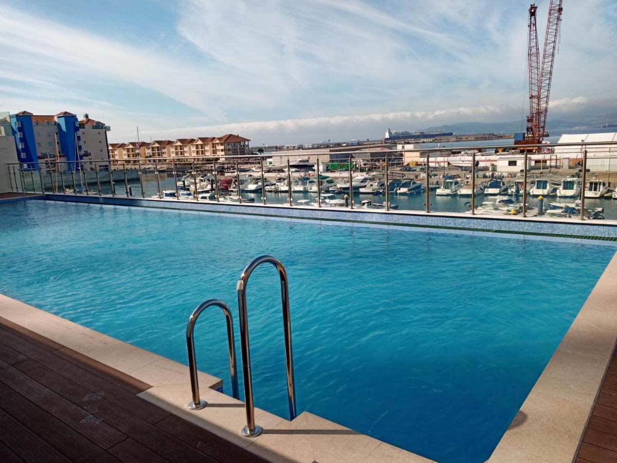 Kings Wharf Quay29 - Large Studio Apartment With 3 Pools - Gym - Rock Views - Holiday And Short Let Apartments In ยิบรอลตาร์ ภายนอก รูปภาพ