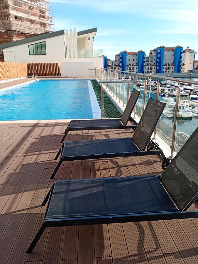 Kings Wharf Quay29 - Large Studio Apartment With 3 Pools - Gym - Rock Views - Holiday And Short Let Apartments In ยิบรอลตาร์ ภายนอก รูปภาพ