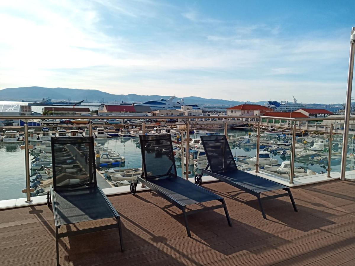 Kings Wharf Quay29 - Large Studio Apartment With 3 Pools - Gym - Rock Views - Holiday And Short Let Apartments In ยิบรอลตาร์ ภายนอก รูปภาพ