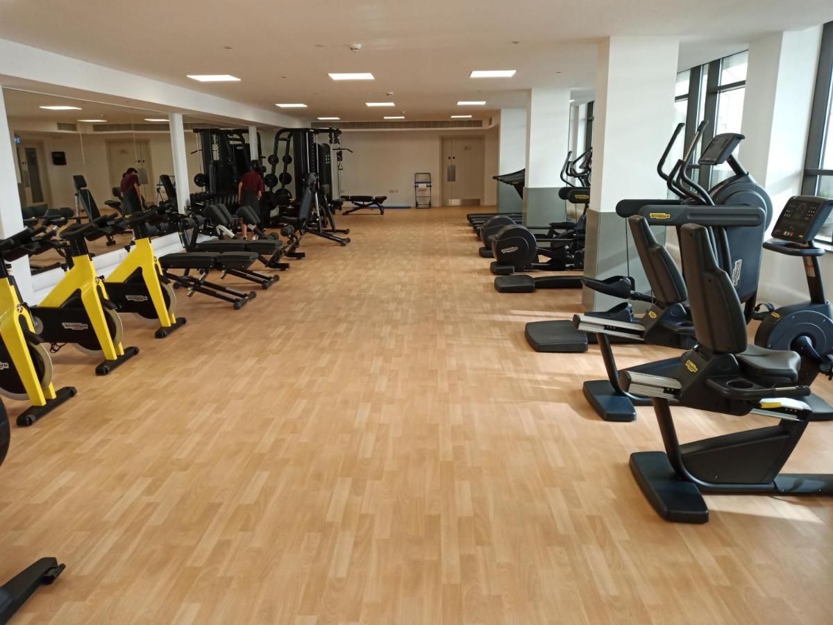 Kings Wharf Quay29 - Large Studio Apartment With 3 Pools - Gym - Rock Views - Holiday And Short Let Apartments In ยิบรอลตาร์ ภายนอก รูปภาพ