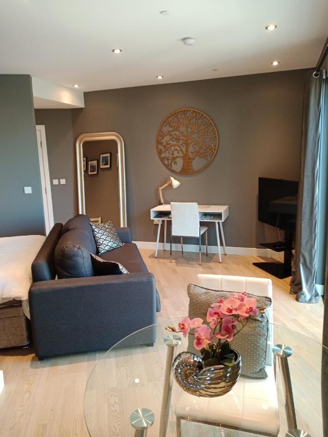 Kings Wharf Quay29 - Large Studio Apartment With 3 Pools - Gym - Rock Views - Holiday And Short Let Apartments In ยิบรอลตาร์ ภายนอก รูปภาพ
